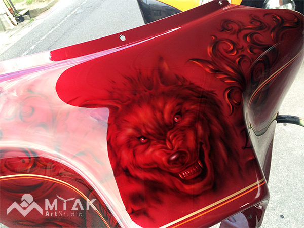 ハーレーカウルにオオカミ！かっこよささらにUP！！